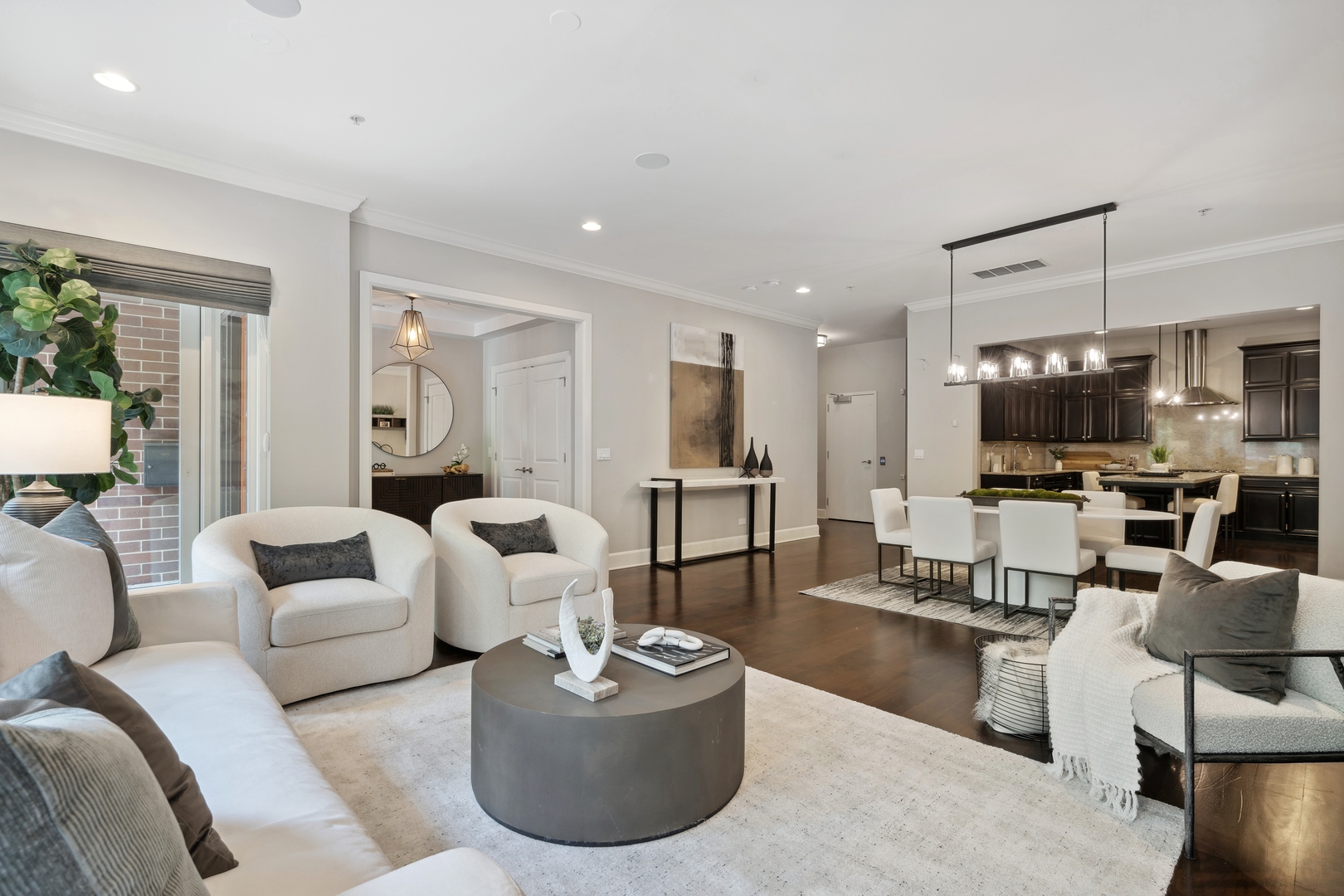 409 E Benton Place Unit: 409