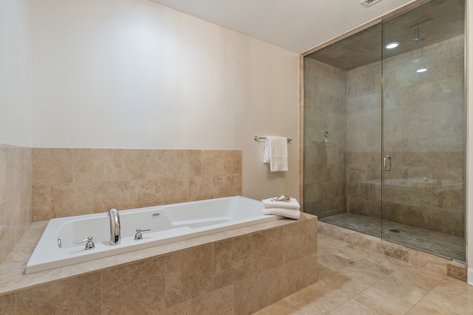 409 E Benton Place Unit: 409