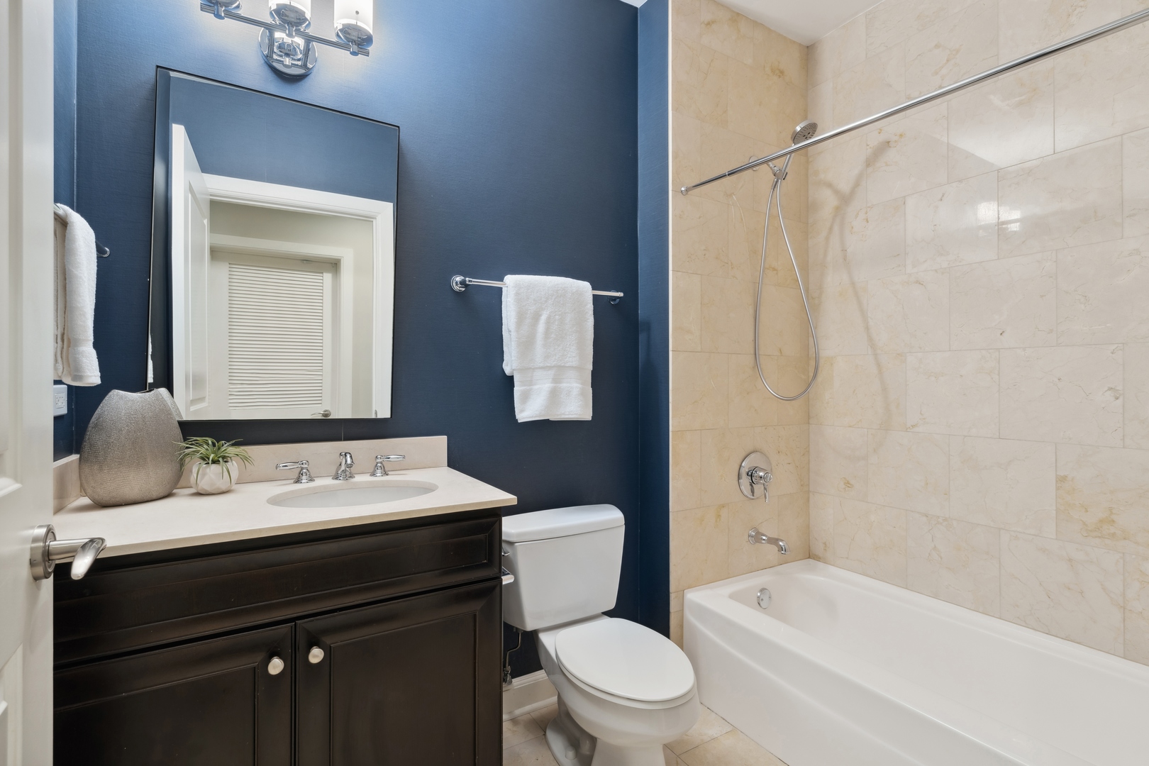 409 E Benton Place Unit: 409