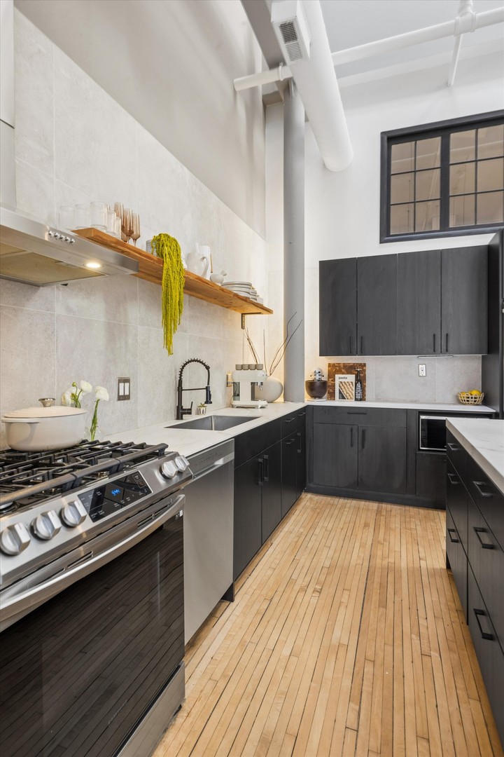 3024 N Lincoln Avenue Unit: H