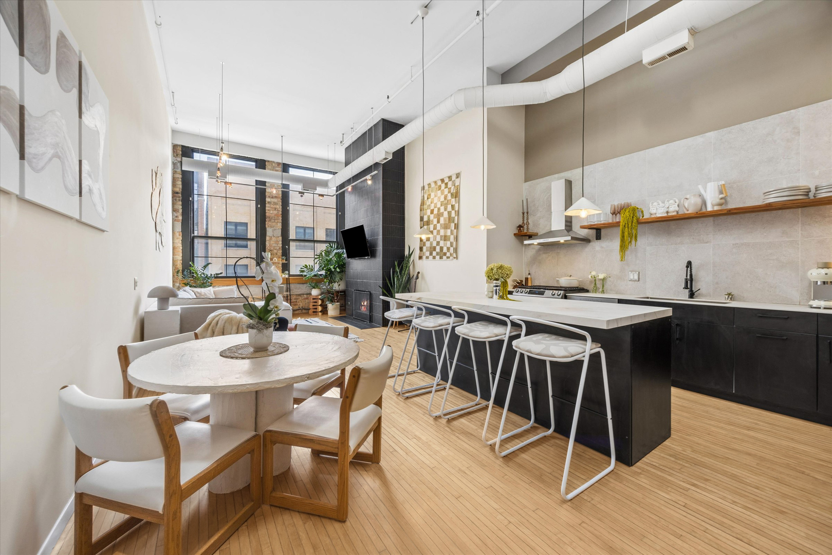 3024 N Lincoln Avenue Unit: H