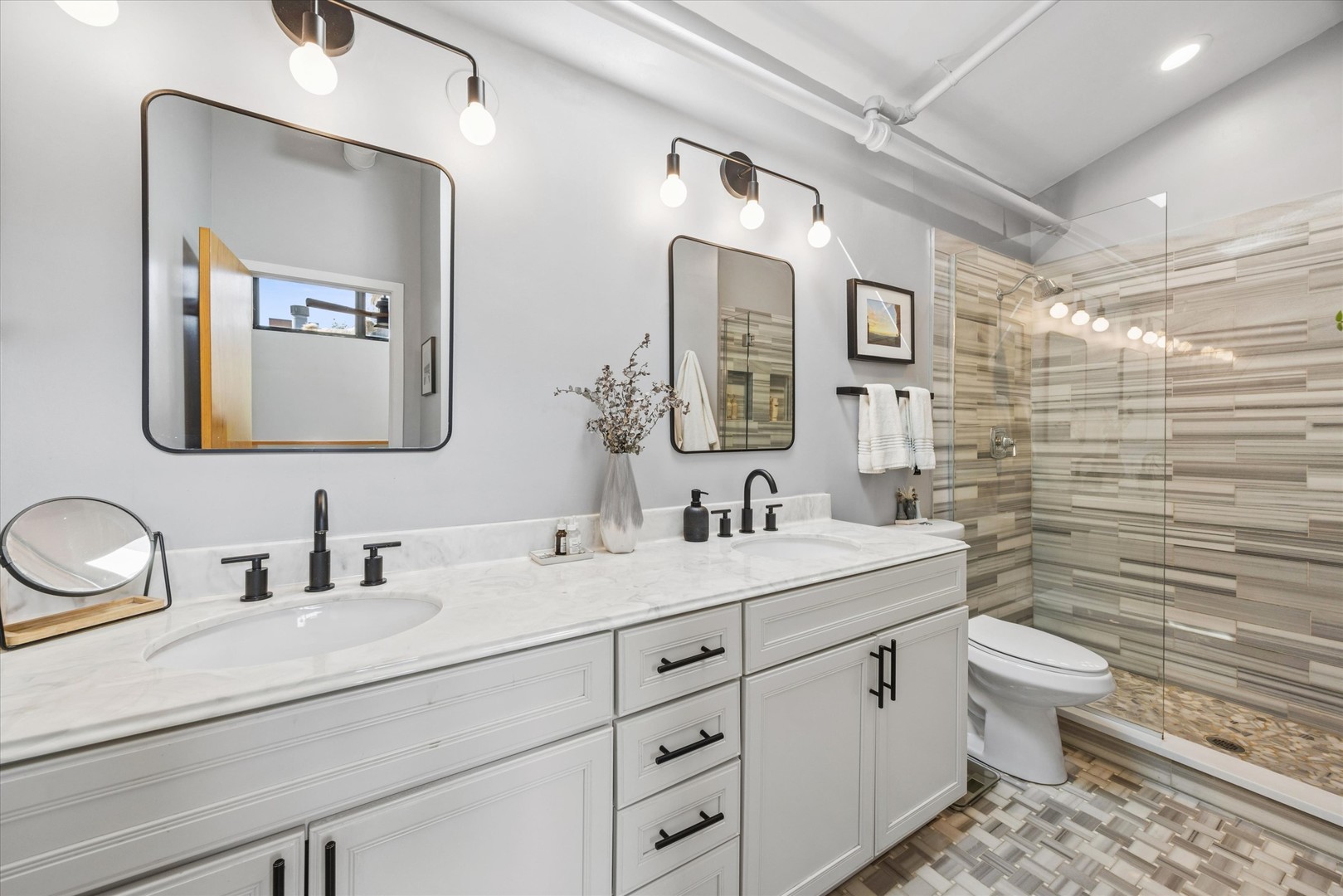 3024 N Lincoln Avenue Unit: H