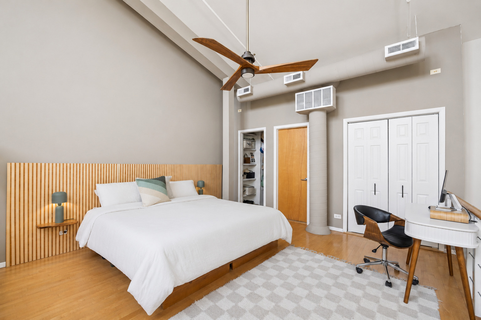 3024 N Lincoln Avenue Unit: H