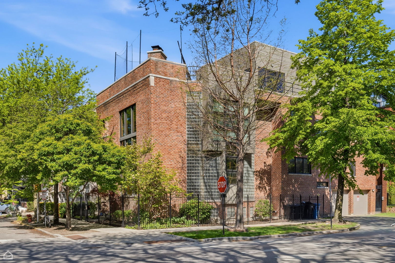 1202 W Fletcher Street