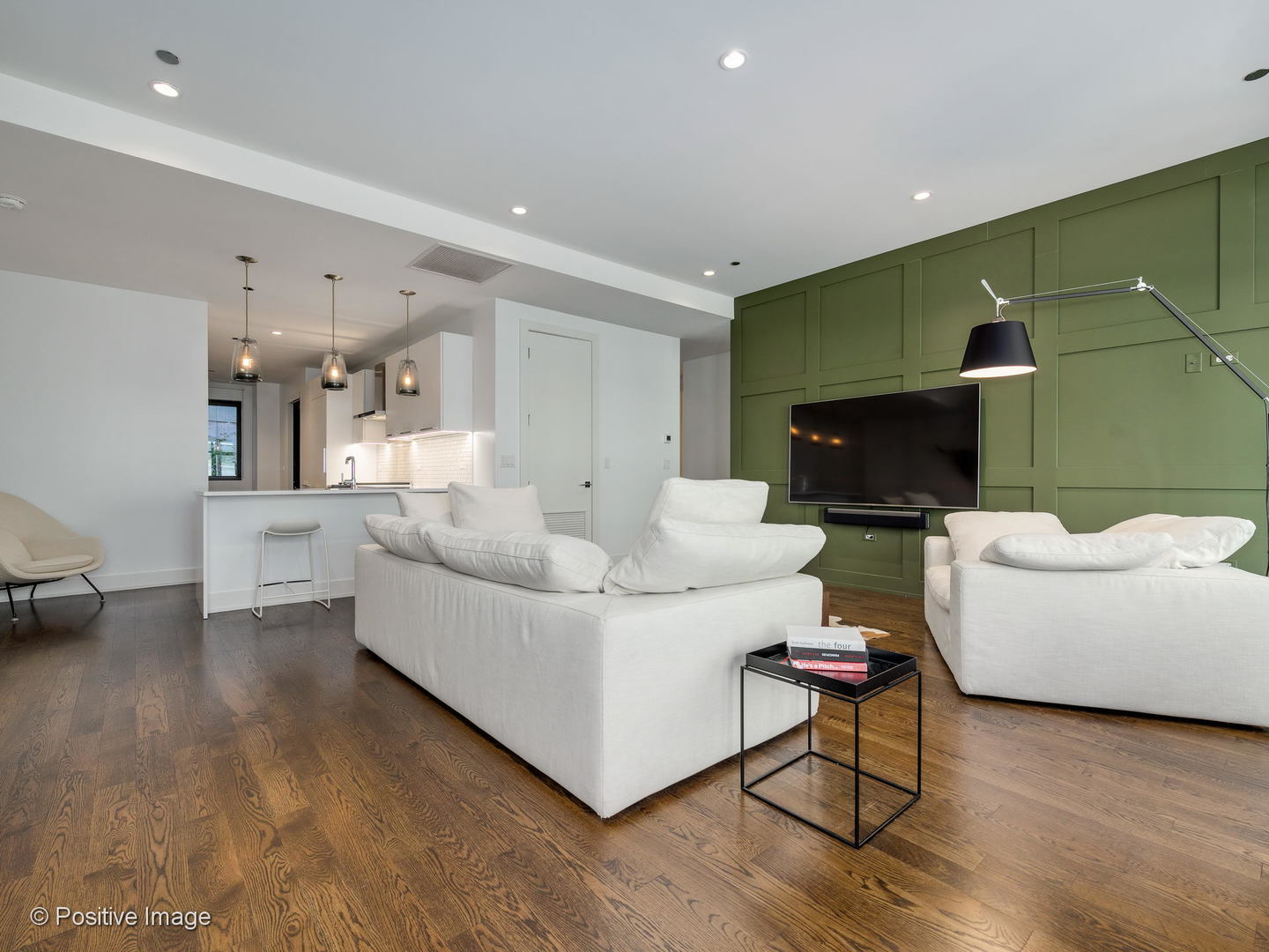 668 N Kingsbury Street Unit: 206