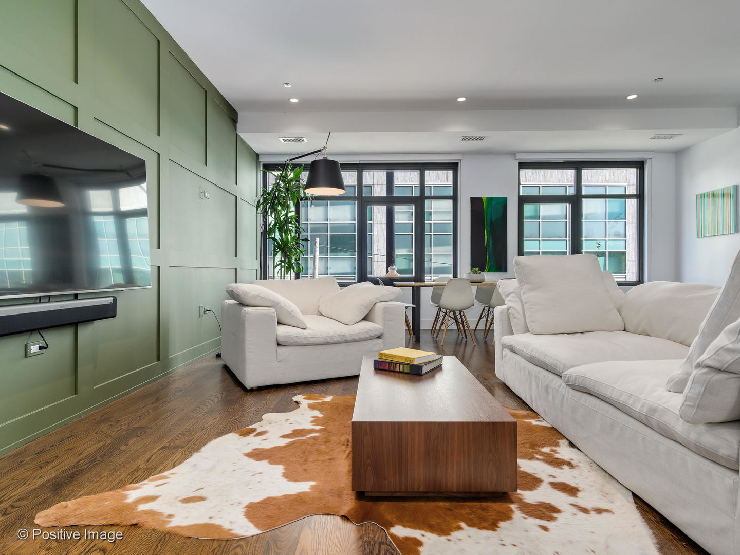 668 N Kingsbury Street Unit: 206