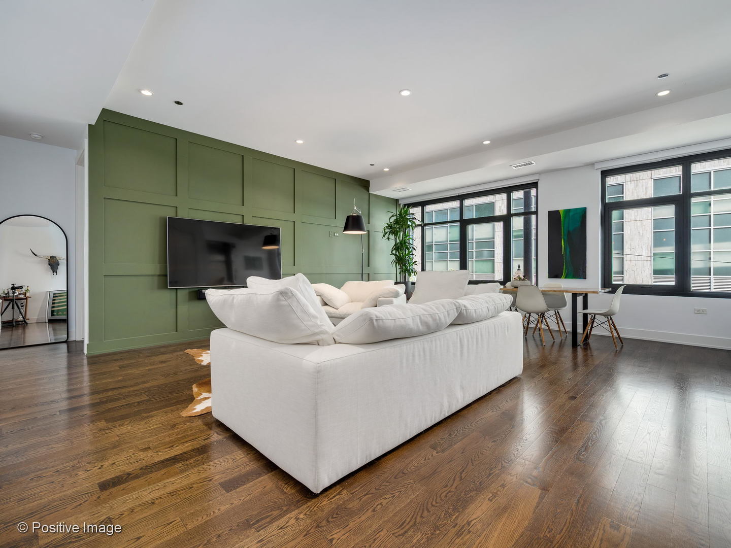 668 N Kingsbury Street Unit: 206
