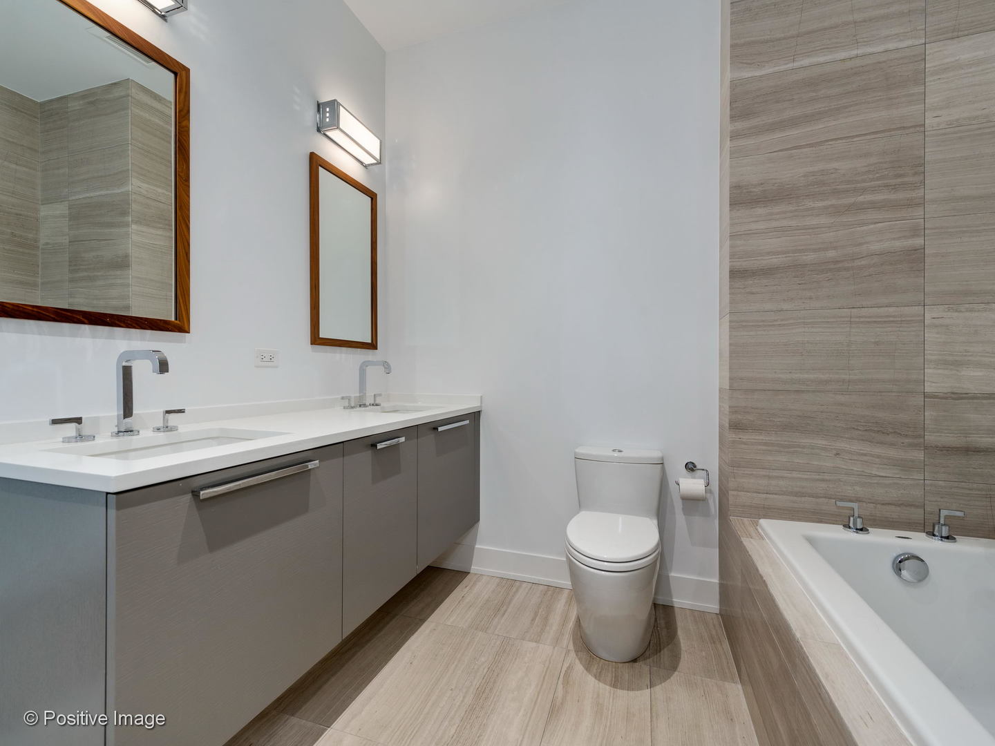 668 N Kingsbury Street Unit: 206