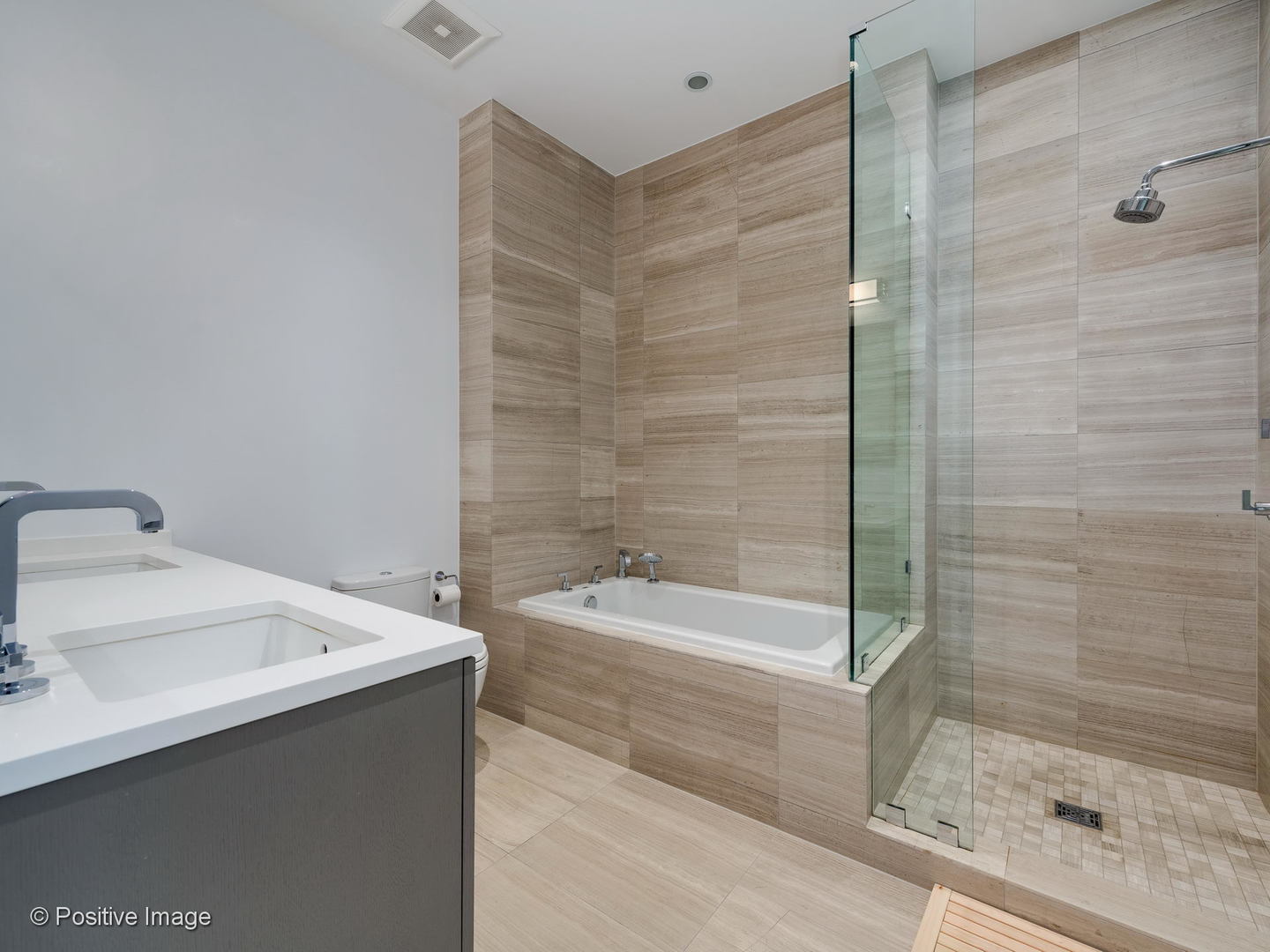 668 N Kingsbury Street Unit: 206