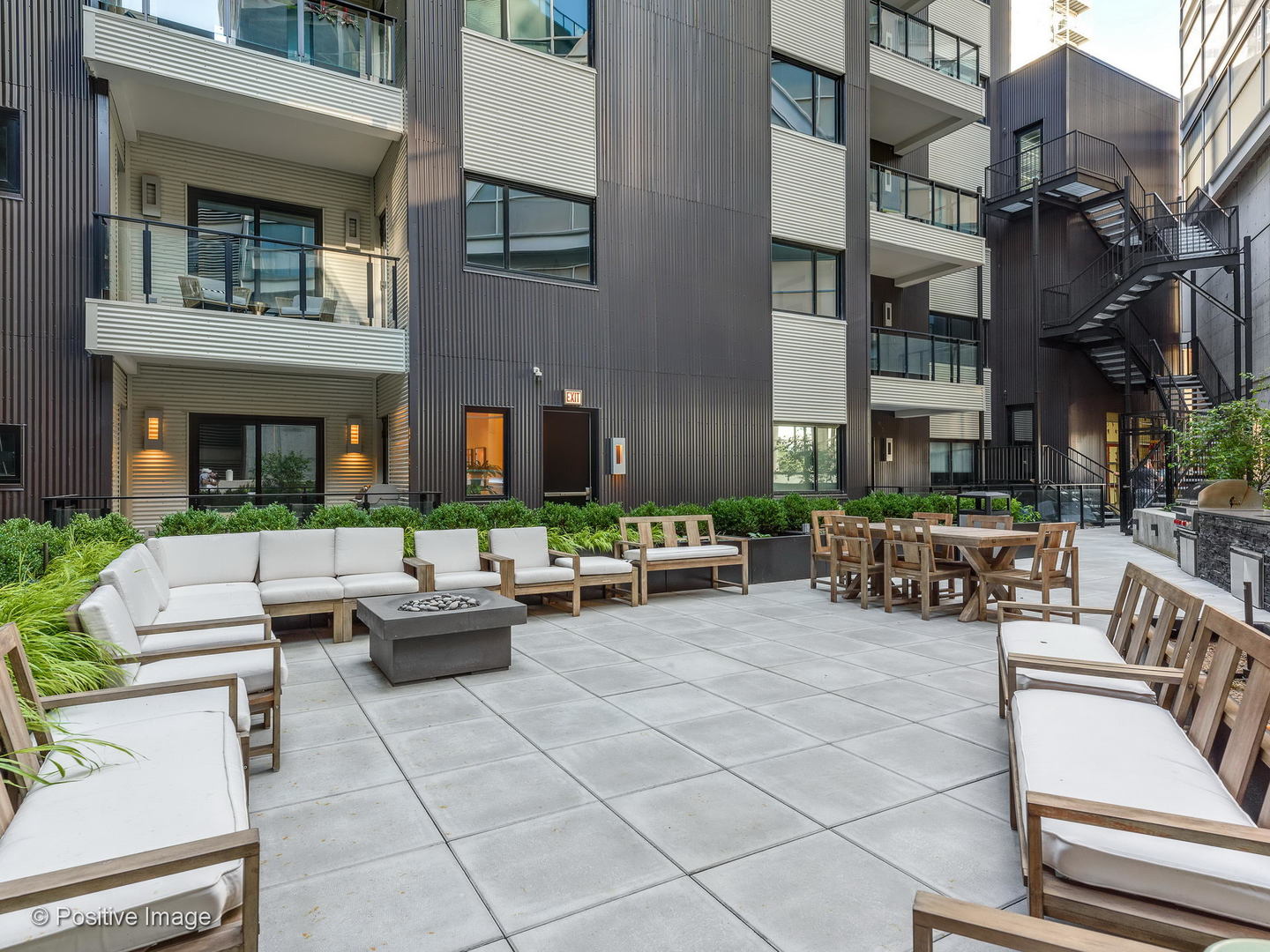 668 N Kingsbury Street Unit: 206