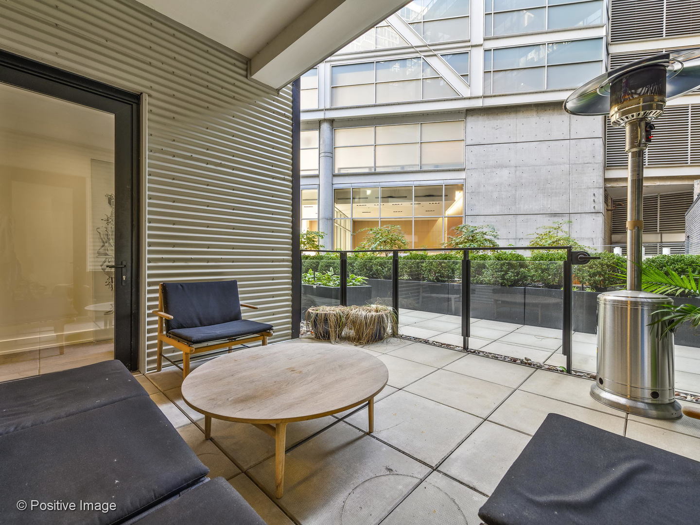 668 N Kingsbury Street Unit: 206