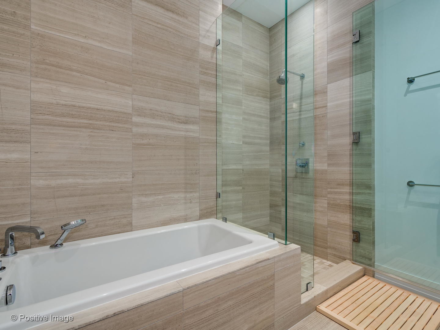 668 N Kingsbury Street Unit: 206