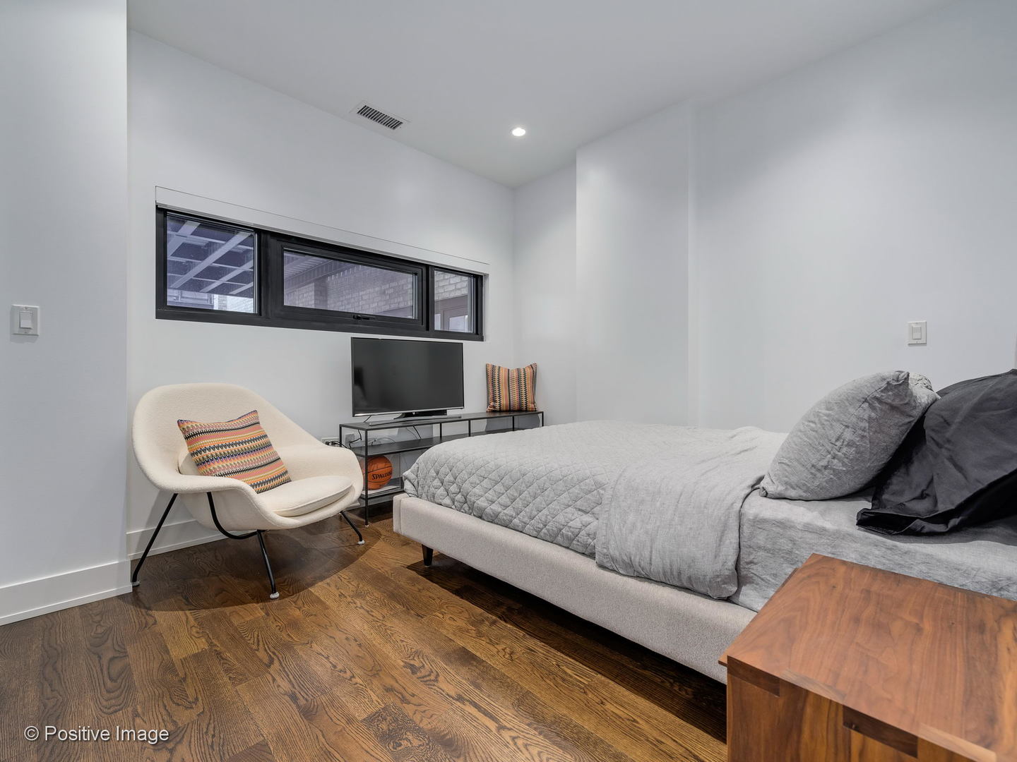 668 N Kingsbury Street Unit: 206