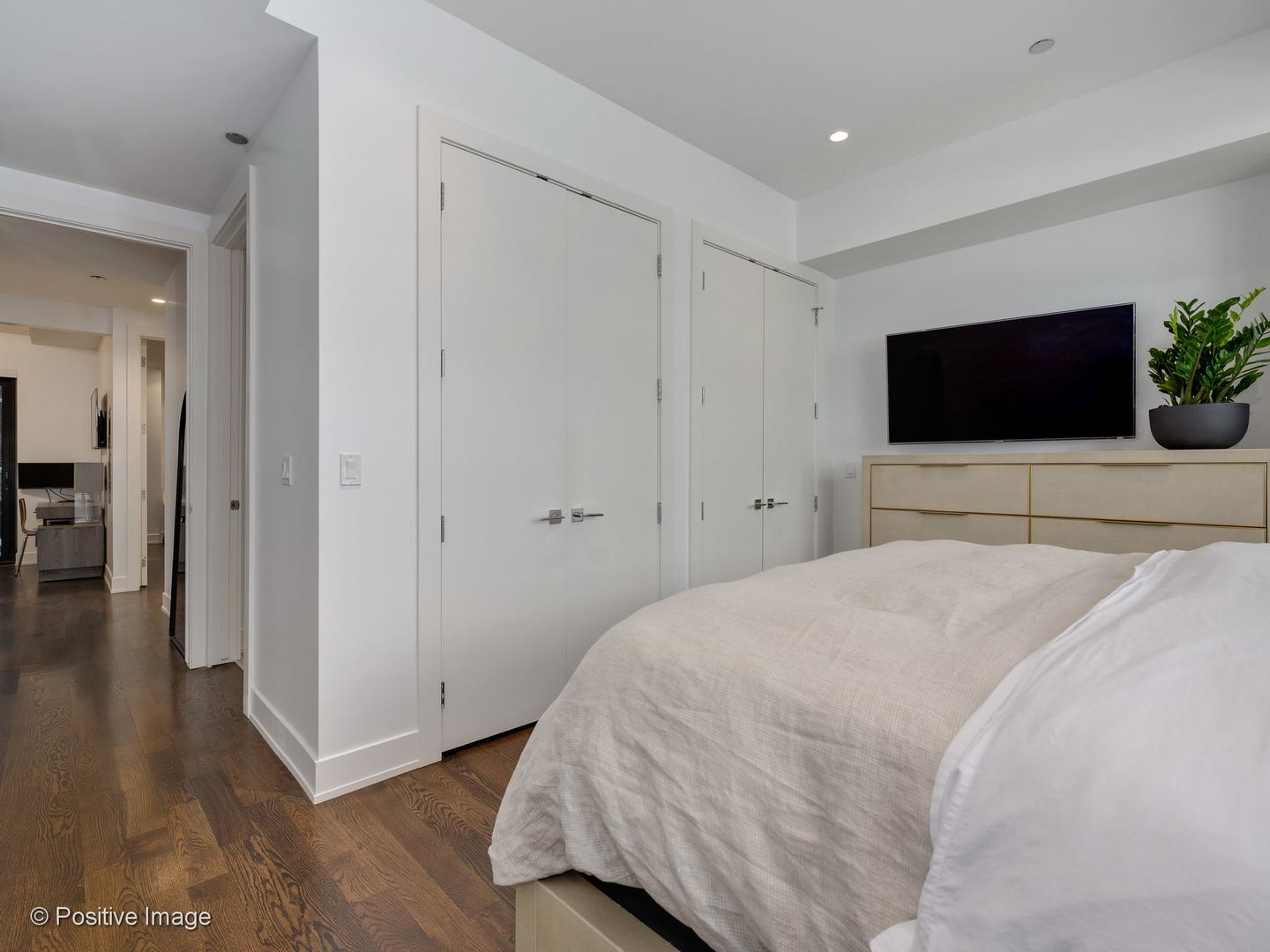 668 N Kingsbury Street Unit: 206