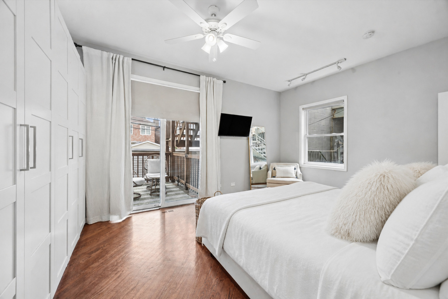 2133 N SOUTHPORT Avenue Unit: 1