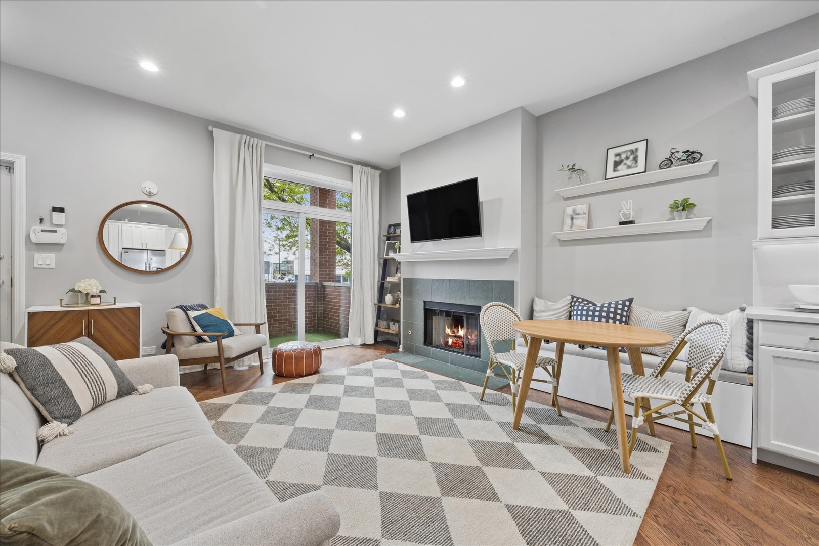 2133 N SOUTHPORT Avenue Unit: 1