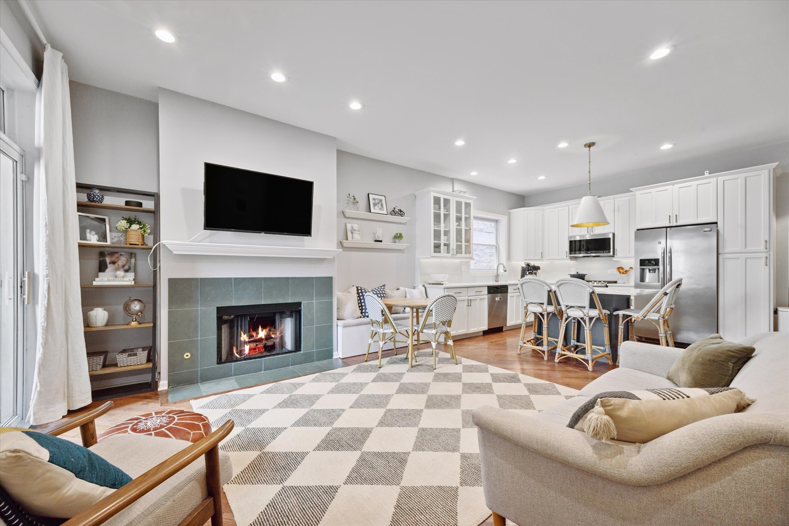 2133 N SOUTHPORT Avenue Unit: 1