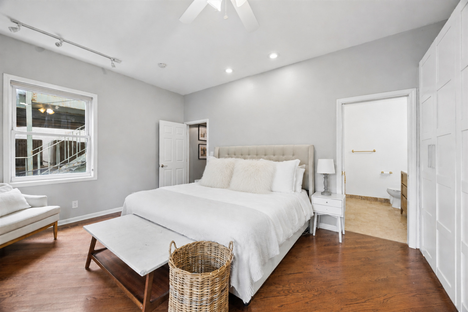 2133 N SOUTHPORT Avenue Unit: 1
