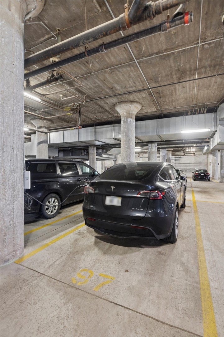 758 N Larrabee Street Unit: 519
