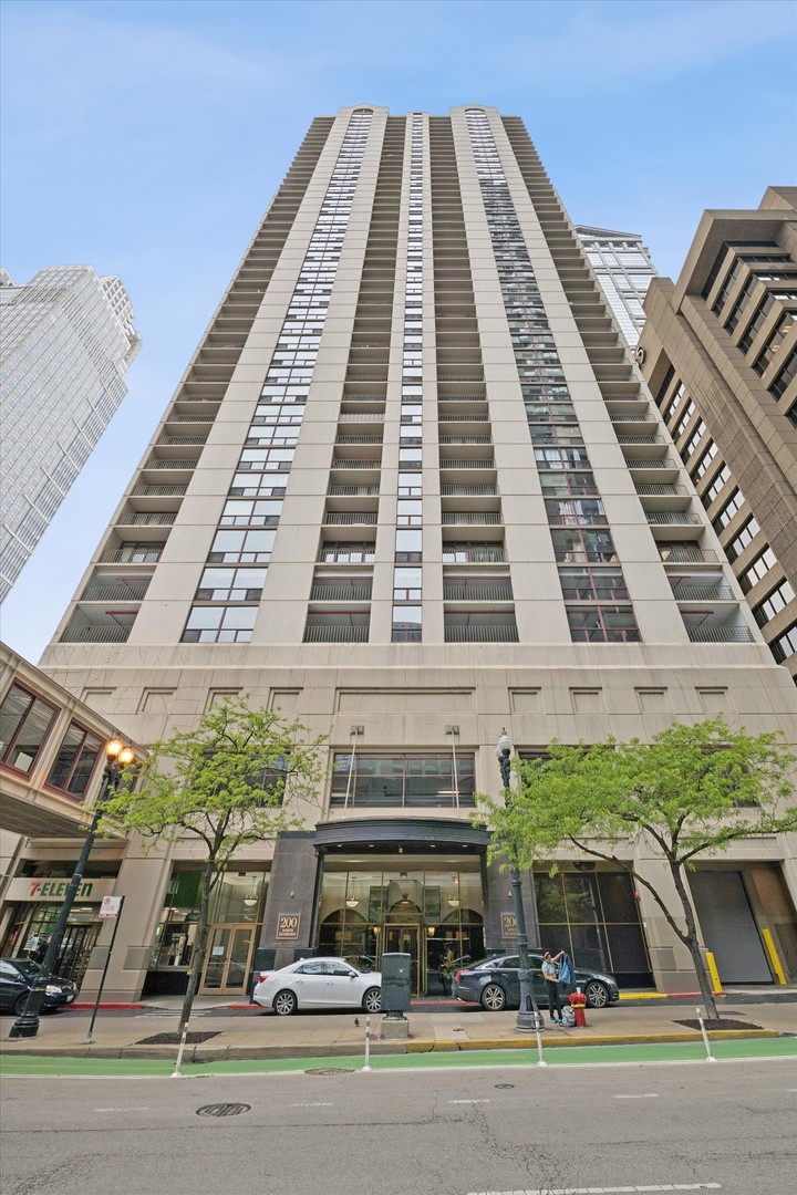 200 N Dearborn Street Unit: 1007