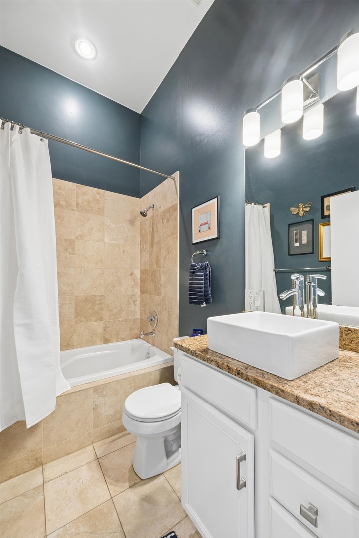 2212 W North Avenue Unit: 401