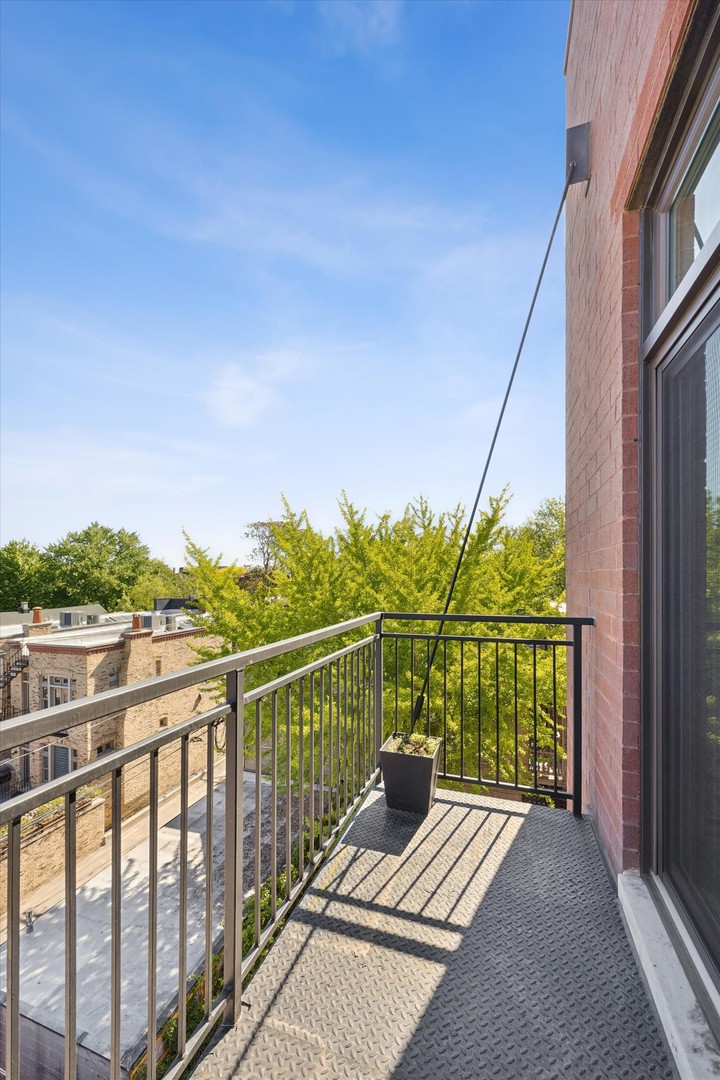 2212 W North Avenue Unit: 401