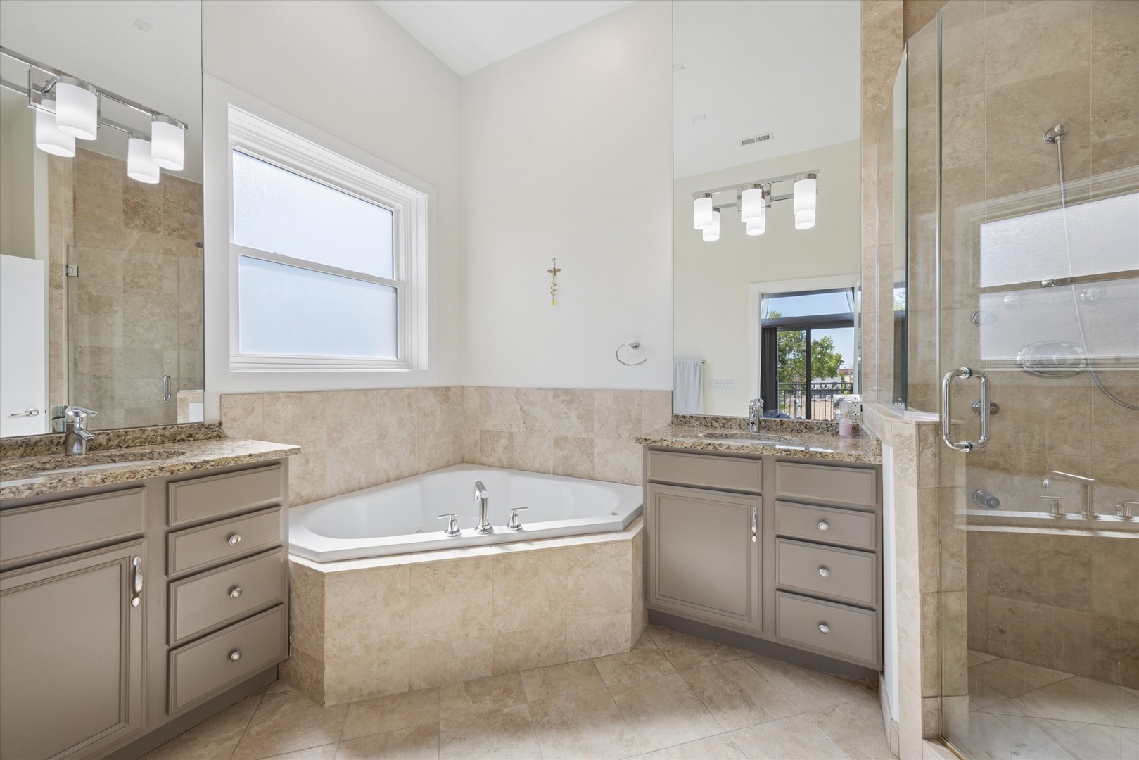 2212 W North Avenue Unit: 401