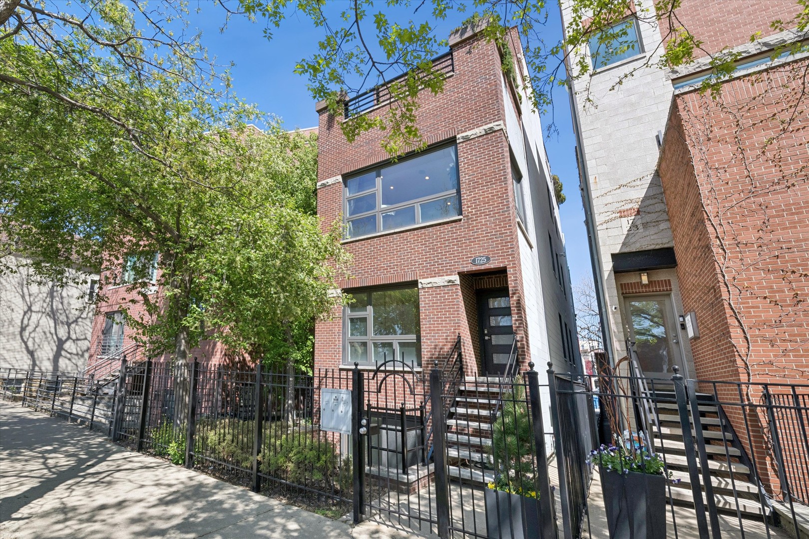 1725 N SHEFFIELD Avenue Unit: 2