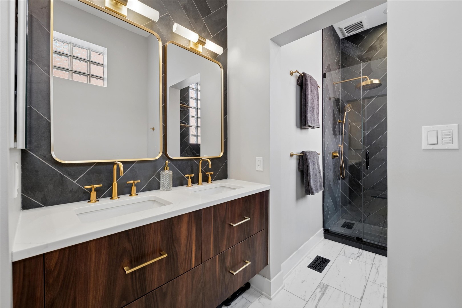 1725 N SHEFFIELD Avenue Unit: 2