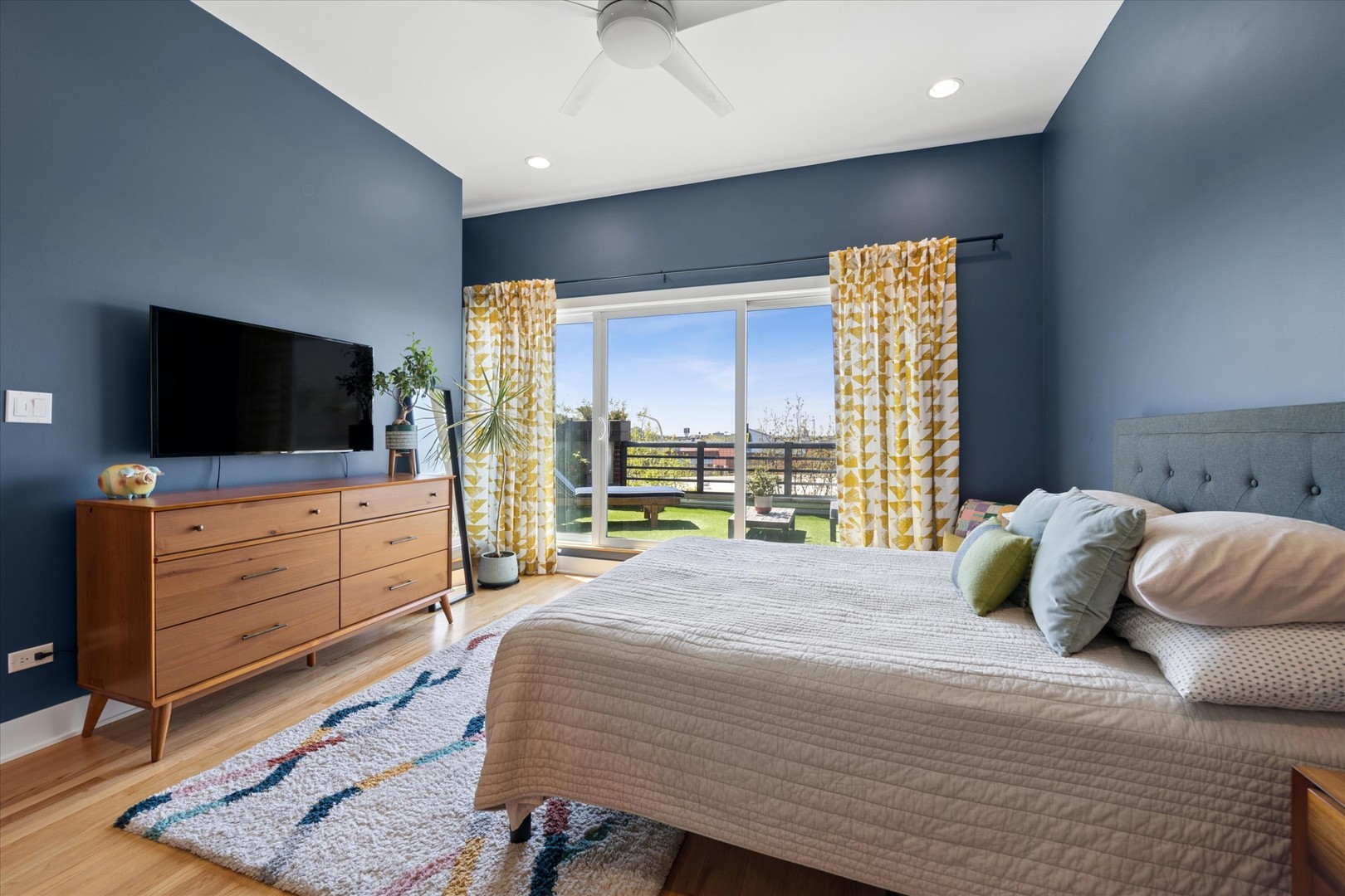 1725 N SHEFFIELD Avenue Unit: 2