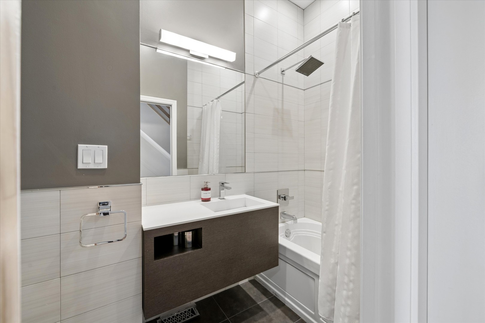 1725 N SHEFFIELD Avenue Unit: 2