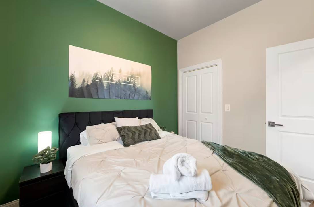 330 W EVERGREEN Avenue Unit: CH