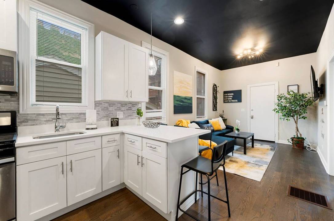 330 W EVERGREEN Avenue Unit: CH