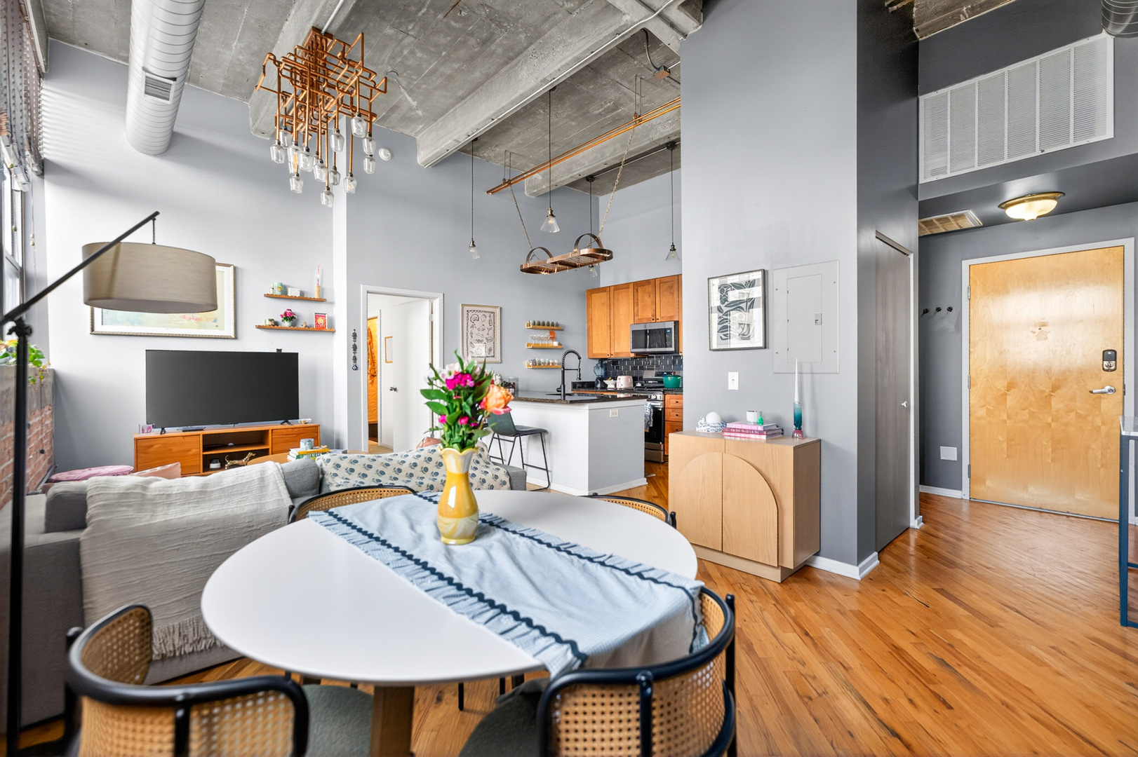1735 N Paulina Street Unit: 612