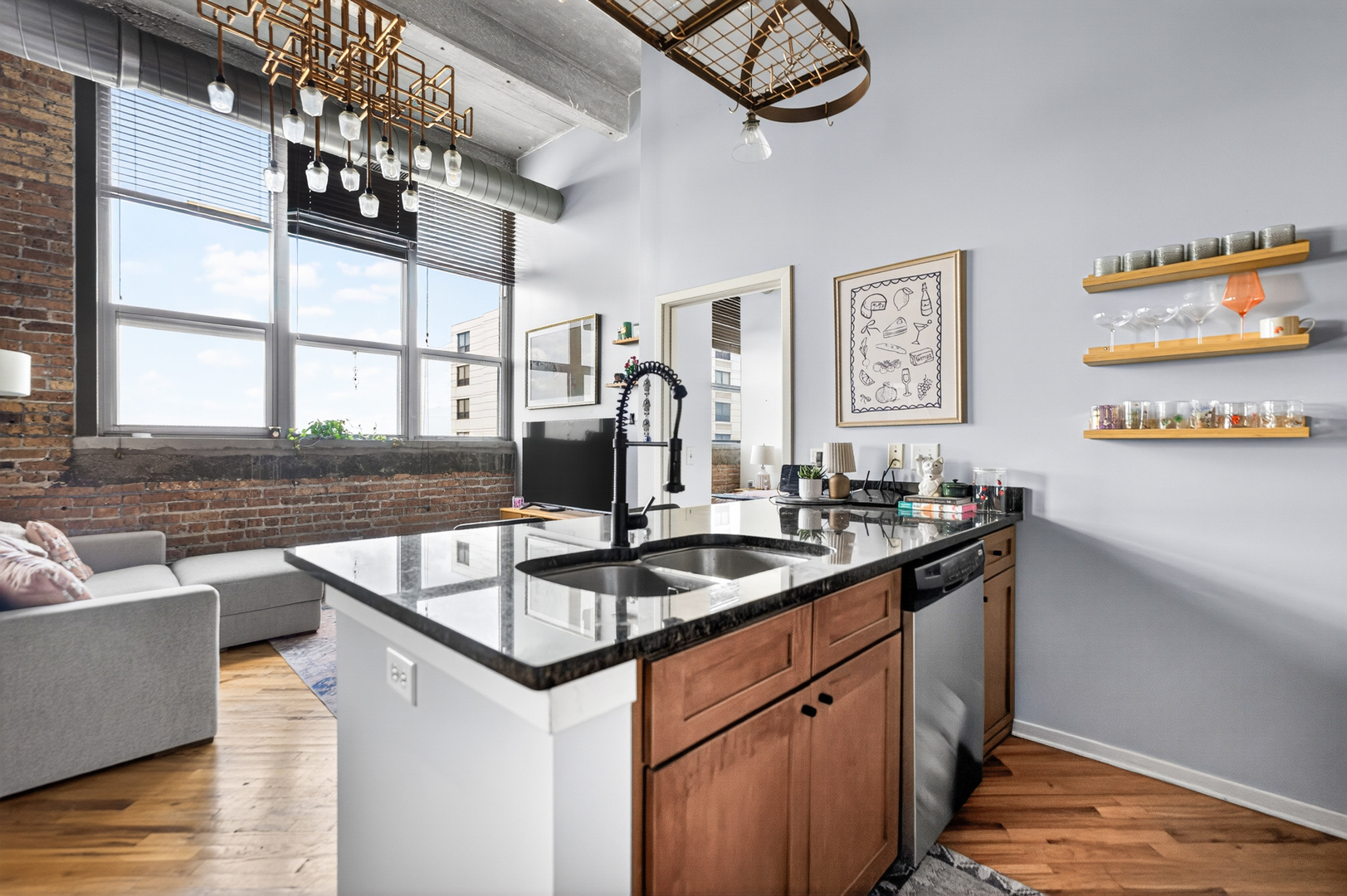 1735 N Paulina Street Unit: 612