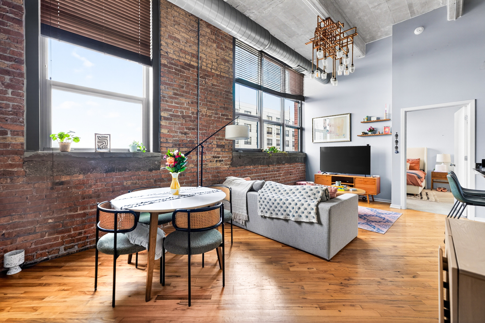 1735 N Paulina Street Unit: 612