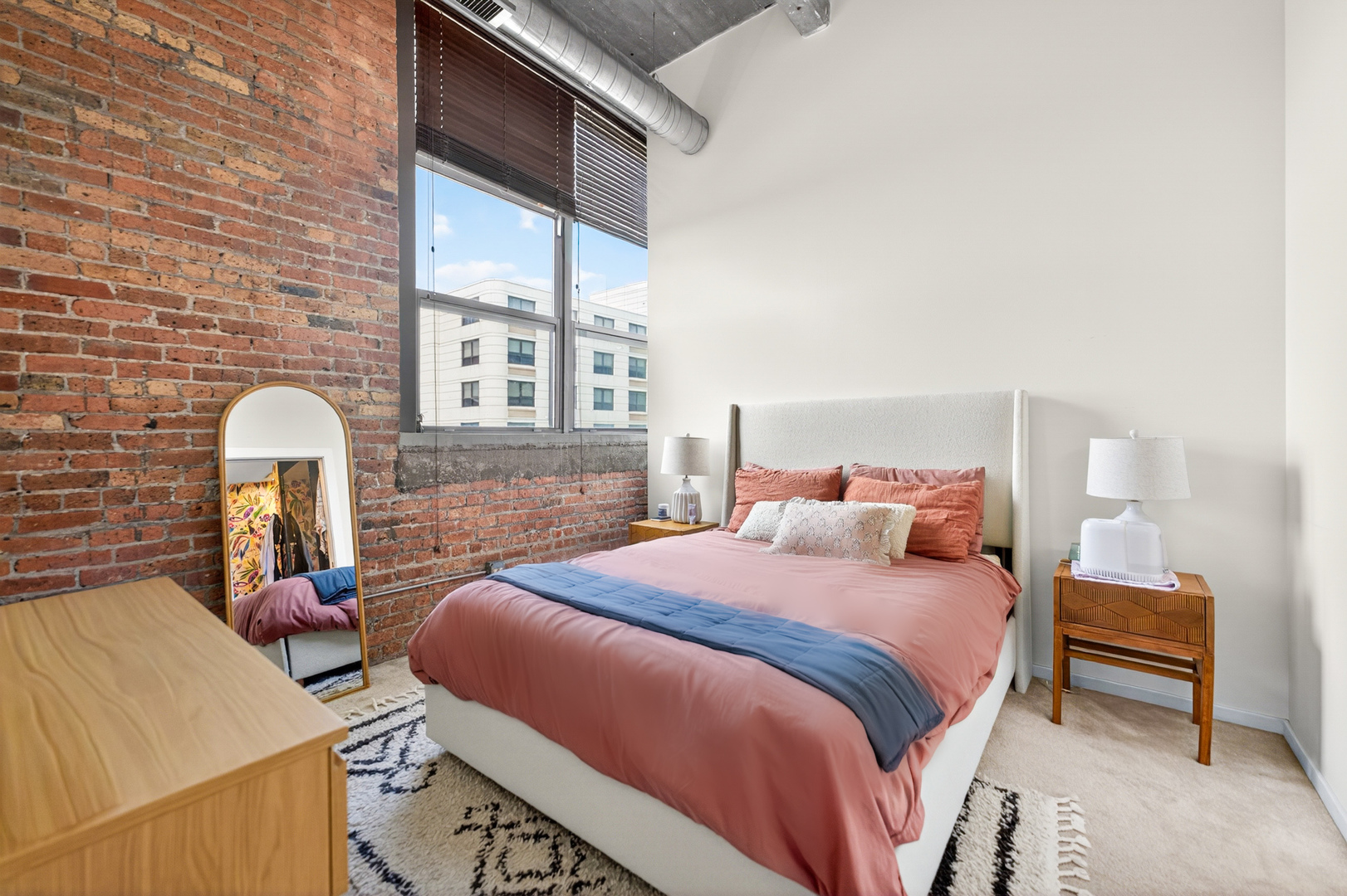 1735 N Paulina Street Unit: 612