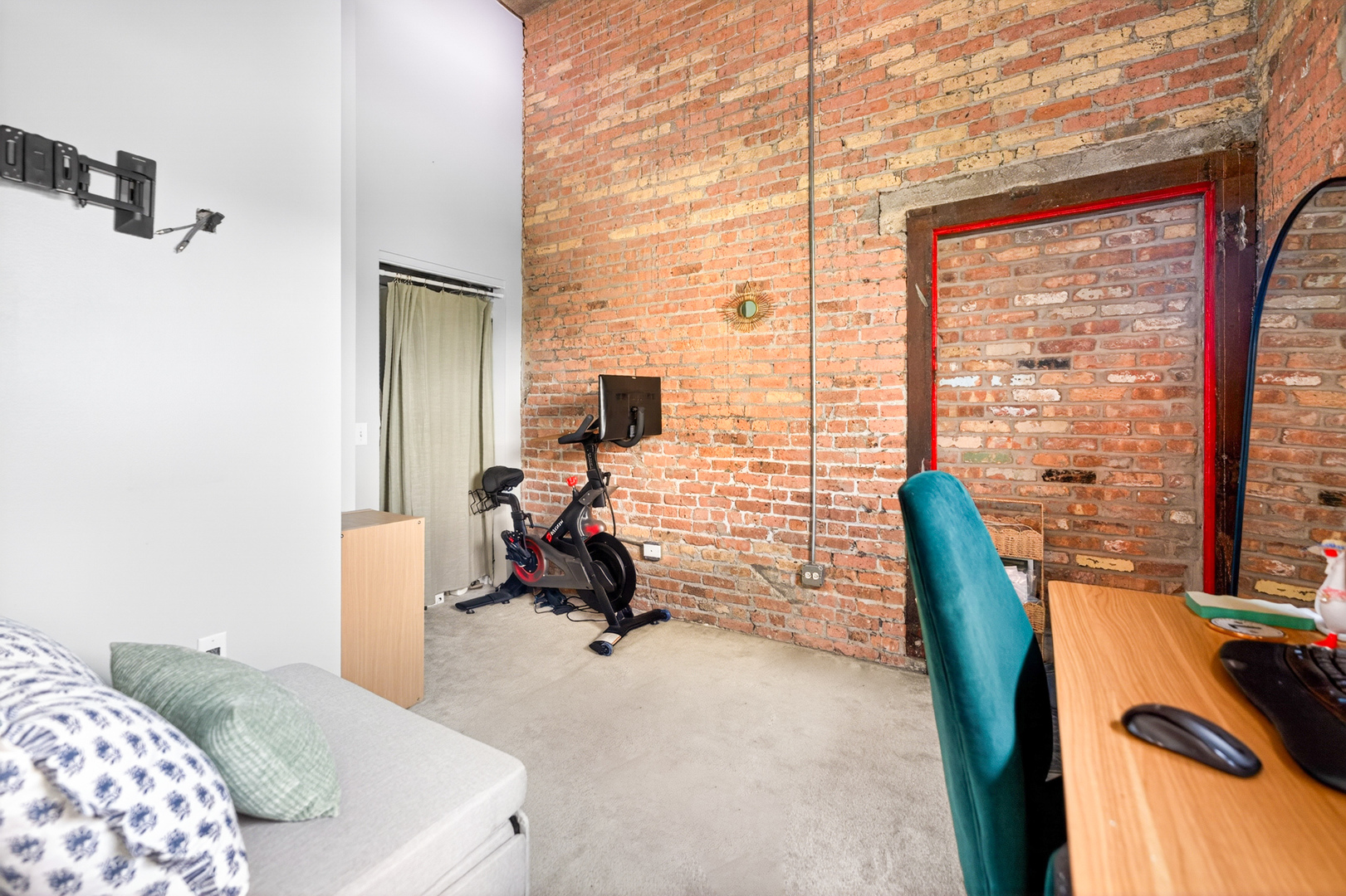 1735 N Paulina Street Unit: 612