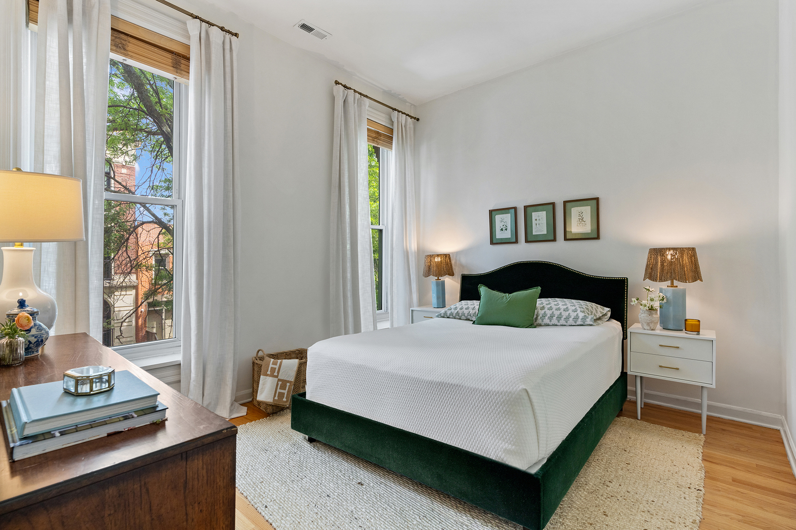 1916 N SHEFFIELD Avenue Unit: 2F