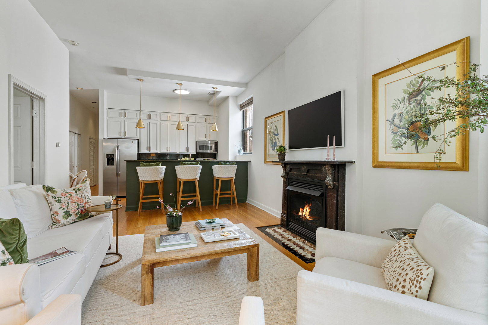 1916 N SHEFFIELD Avenue Unit: 2F
