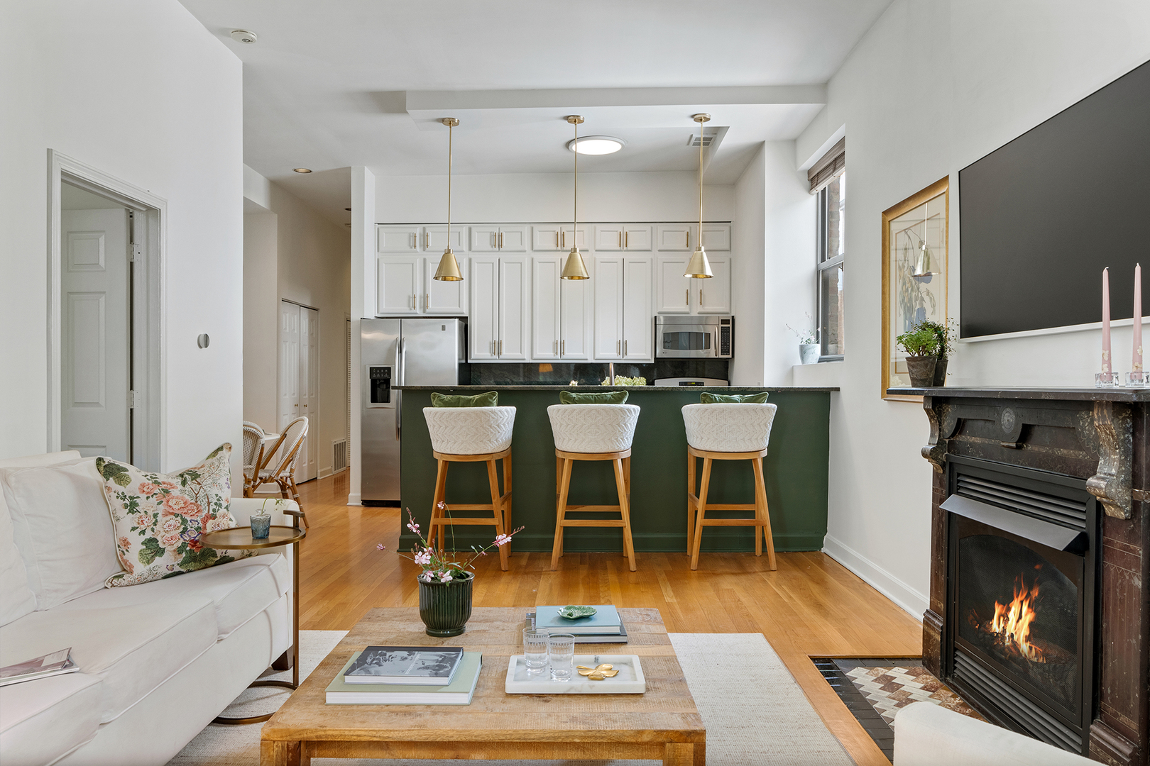 1916 N SHEFFIELD Avenue Unit: 2F