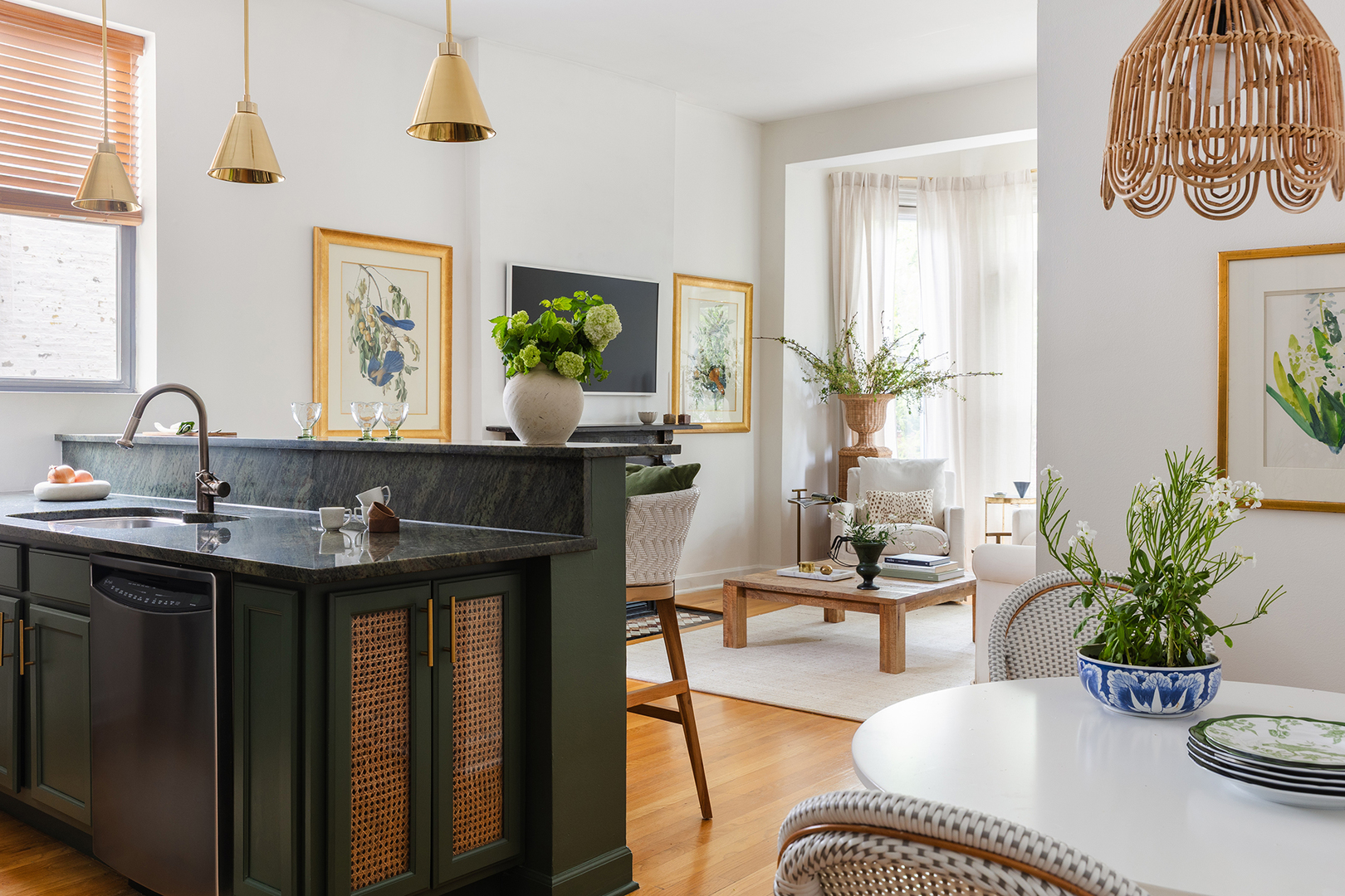 1916 N SHEFFIELD Avenue Unit: 2F