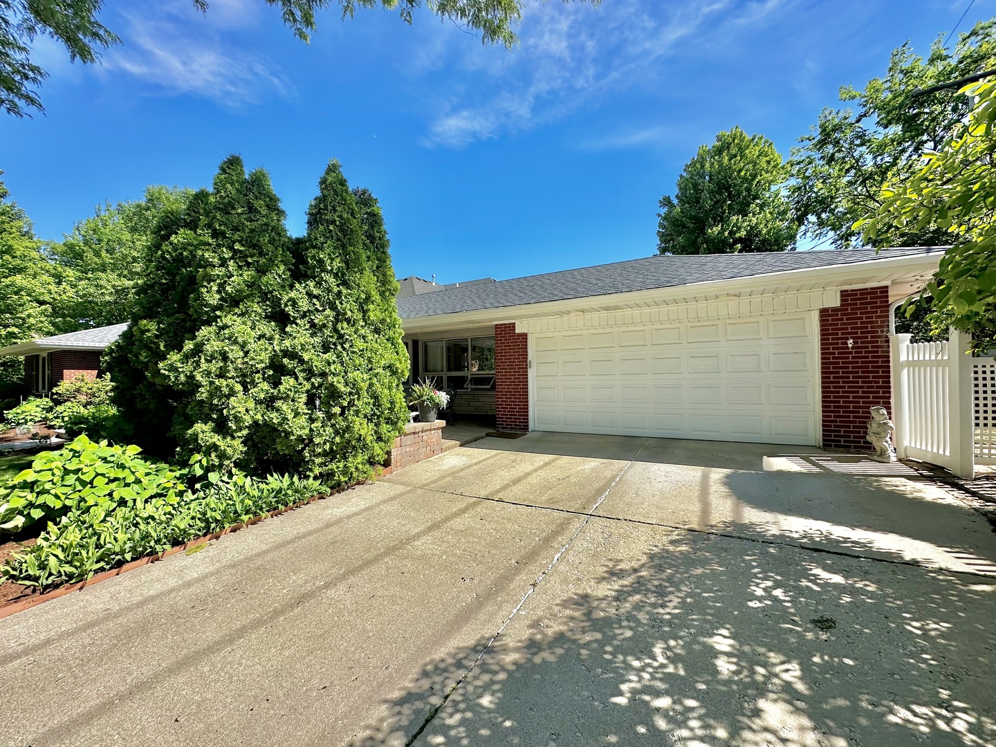600 S Stone Avenue