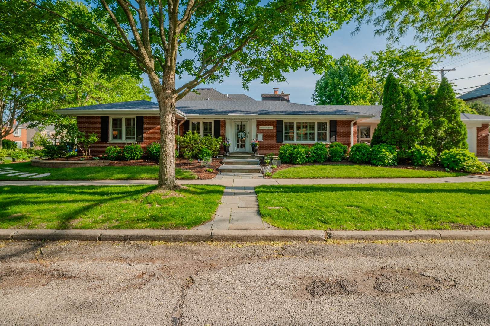 600 S Stone Avenue