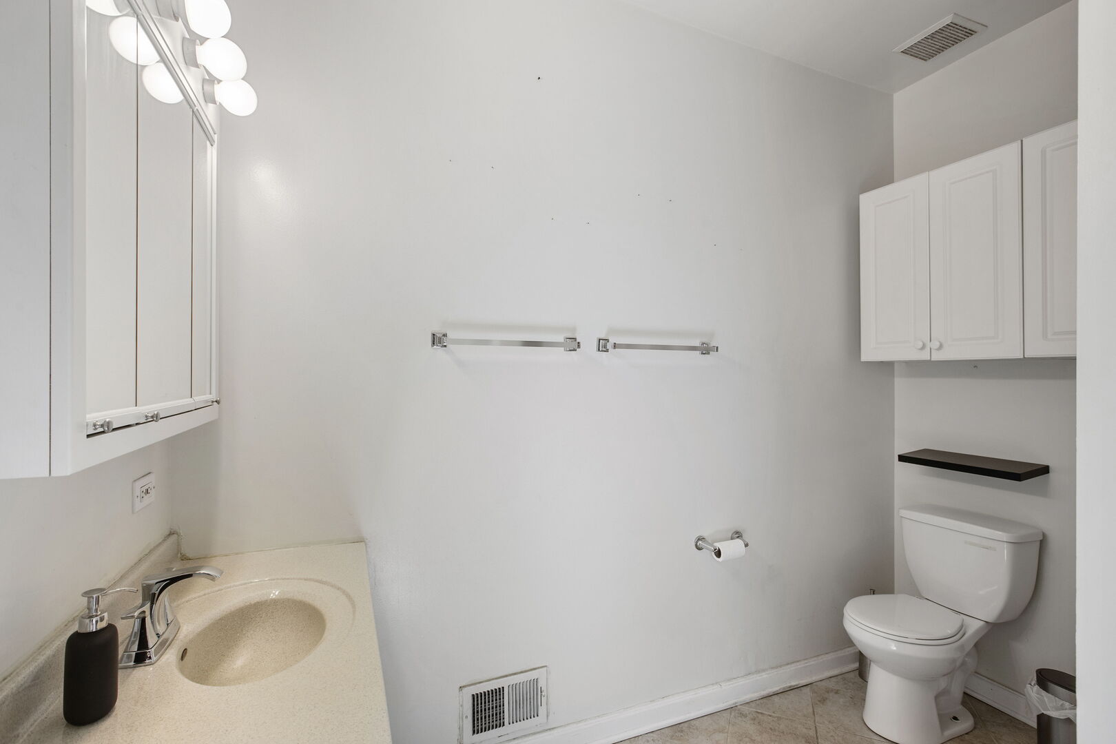 1549 W Barry Avenue Unit: 2