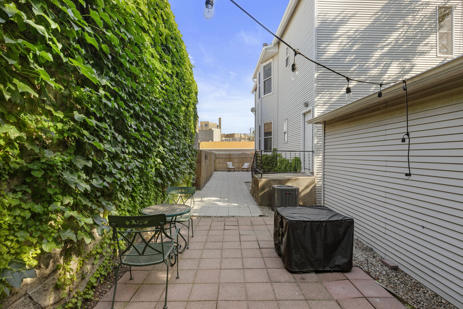 1549 W Barry Avenue Unit: 2