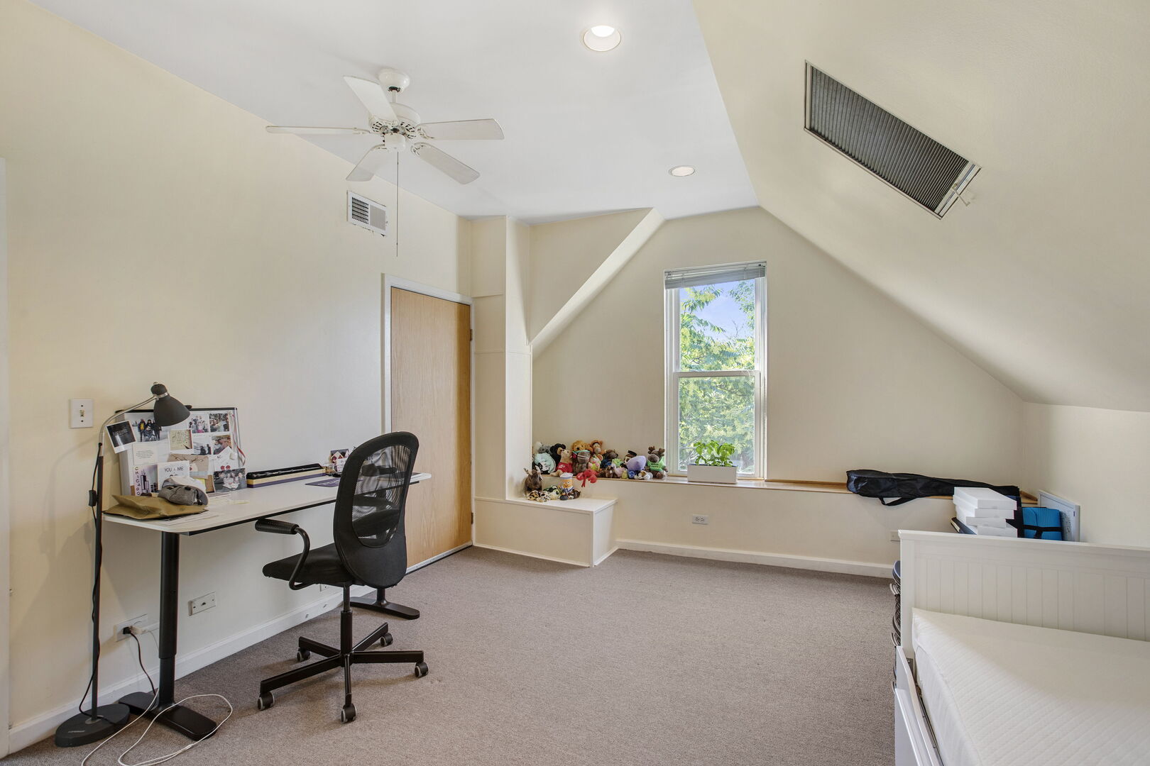 1549 W Barry Avenue Unit: 2