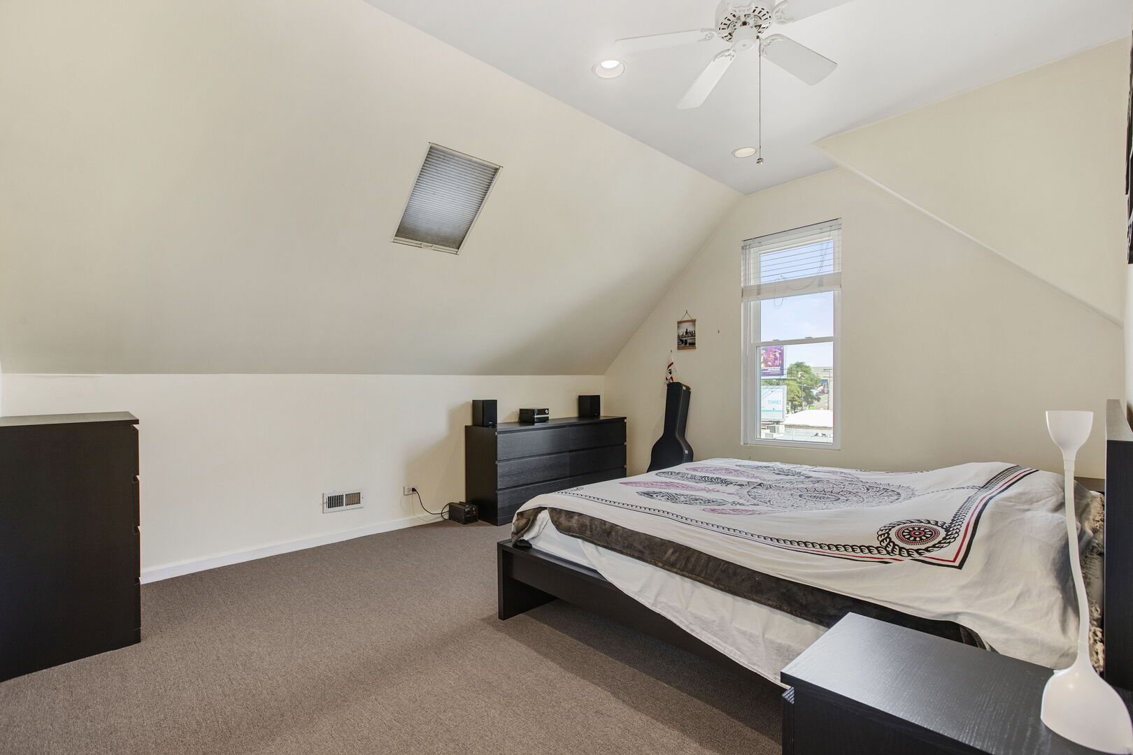 1549 W Barry Avenue Unit: 2