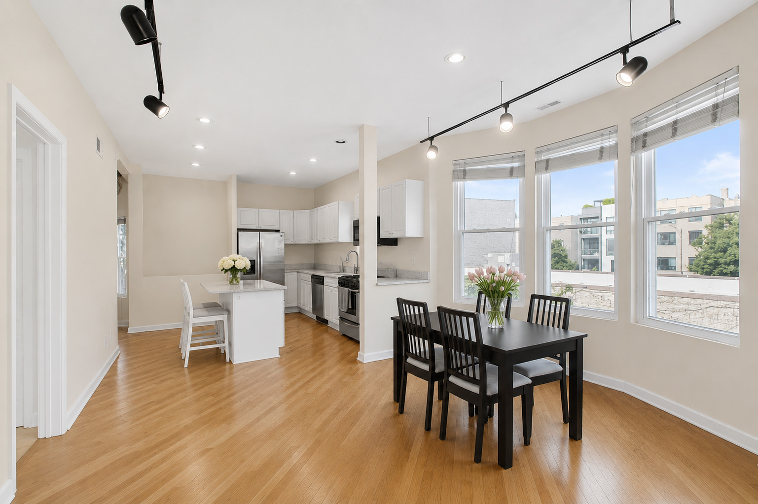 1549 W Barry Avenue Unit: 2
