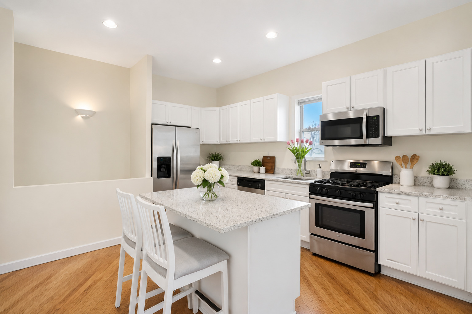 1549 W Barry Avenue Unit: 2
